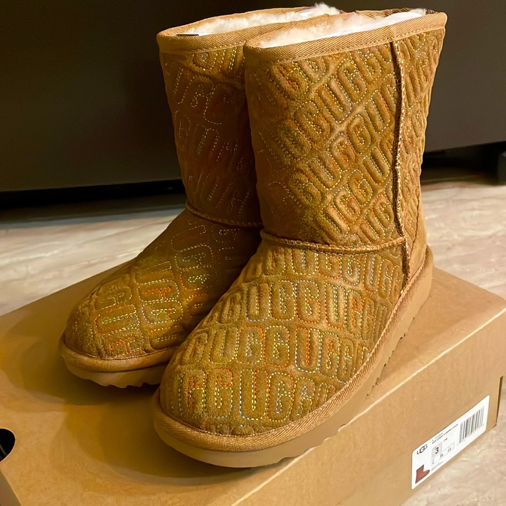 UGG kids’ classic graphic stitch